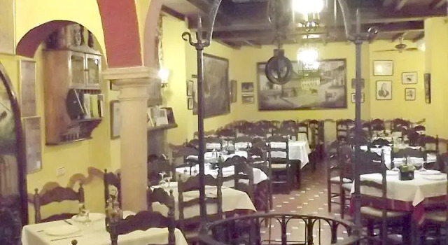 Hermanos Macías Hotel