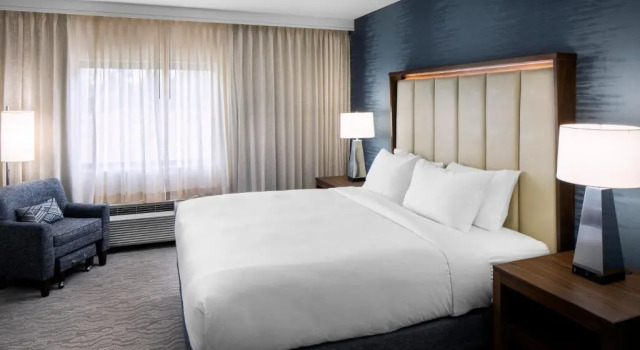 Люкс DoubleTree by Hilton Nashua