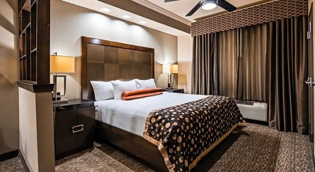 Двухместный номер Standard с видом на бассейн Best Western Premier Crown Chase Inn & Suites