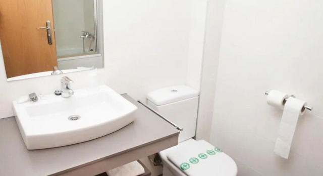 Четырёхместный номер Standard Hotel Restaurante Cadosa