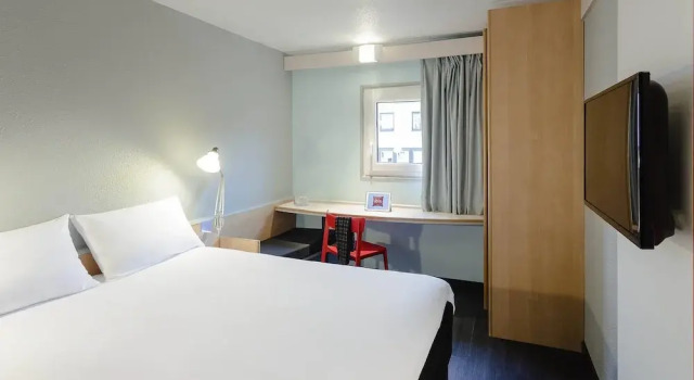Standart oda ibis Bourges Centre
