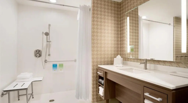 Четырёхместный люкс Home2 Suites By Hilton Warminster Horsham
