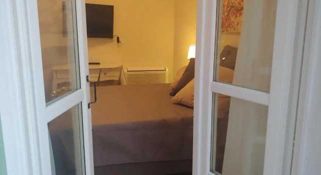 TINY ROOM, Забронировать Отель Отели Сассари с парковкой, рядом с Дворец дожей, Парковка