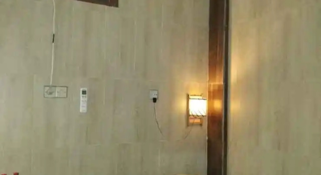 Budget Room near Stasiun Tugu at Losmen Mawar, Book Apartment Tugu Yogyakarta Province