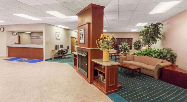 Двухместный люкс с балконом Baymont by Wyndham Michigan City