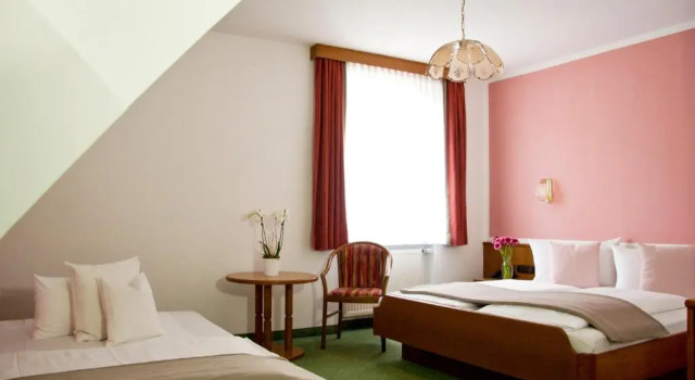 Standart üç kişilik oda Stadthotel Erding