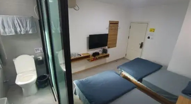 Кровать в общем номере (мужской номер) Kashgar Huayang Nianhua Homestay