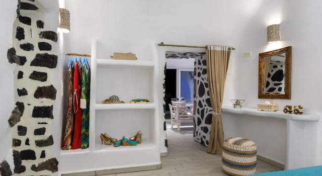 Люкс с балконом Fira Deep Blue Suites