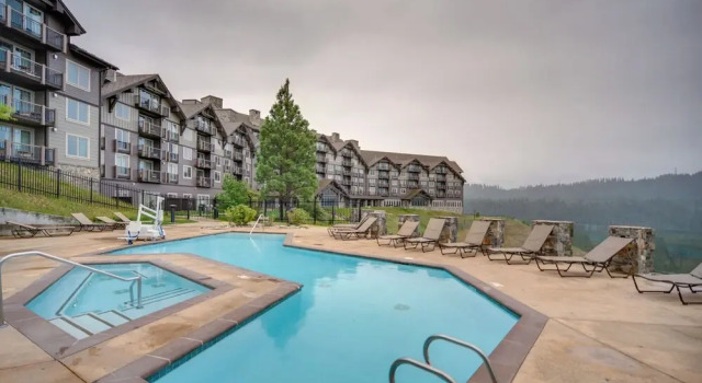 Апартаменты c 1 комнатой с балконом Pet-friendly Cle Elum Condo - Hike, Ski & Relax!