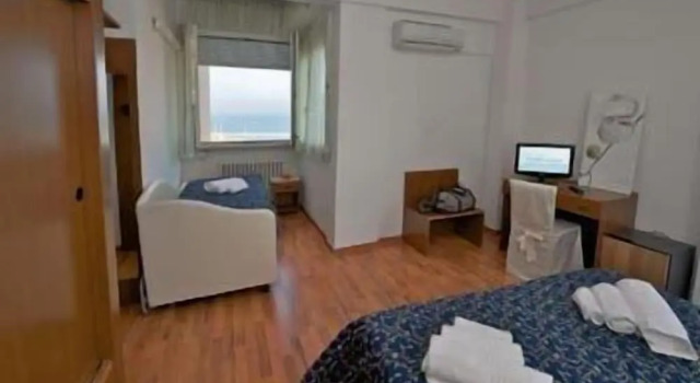 Трёхместный номер Standard Hotel Mediterraneo