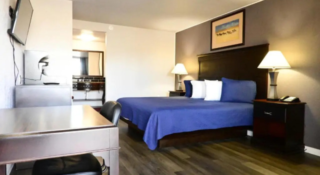 Номер Standard R Nite Star Hotel At Arlington Entertainment District