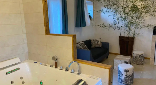Люкс LAnagramme, chambres, table dhôtes et gîte pour adultes, naturistes ou non