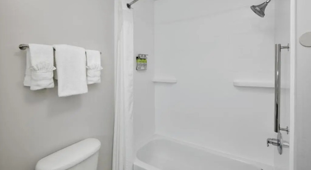 Двухместный люкс Holiday Inn Express Hotel & Suites Pensacola-West Navy Base by IHG