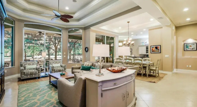 Коттедж Luxury с 4 комнатами с красивым видом из окна MAJ8978 4 Bedroom Holiday Home by Marco Naples Vacation Homes