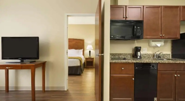 Двухместная студия люкс Non Smoking Days Inn & Suites by Wyndham Sherwood Park Edmonton