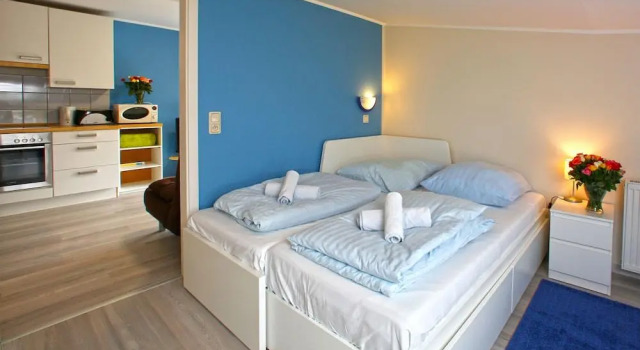 Apartments and Boats at Niderviller Harbor by Kuhnle-Tours, Varaa Huoneisto Niderviller 