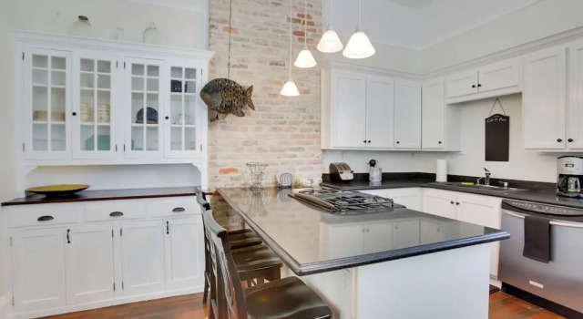Апартаменты Historic Townhome - 2 Mi to French Quarter!
