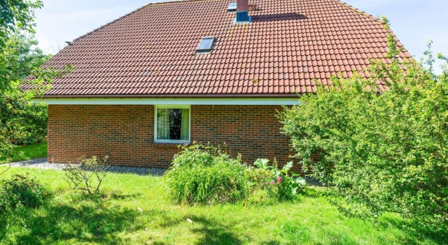 Cozy Holiday Home in Kuhlungsborn near Baltic Sea Coast