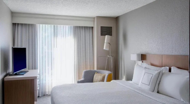 Полулюкс Courtyard by Marriott New Orleans Warehouse Arts District