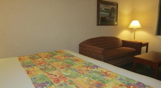 Четырёхместный номер Deluxe Old Town Inn