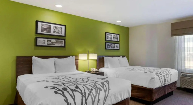 Четырёхместный номер Standard Sleep Inn Ontario