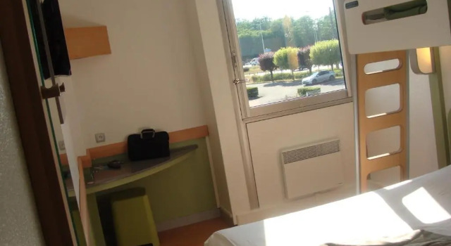 Трёхместный номер Standard ibis Budget Thiers