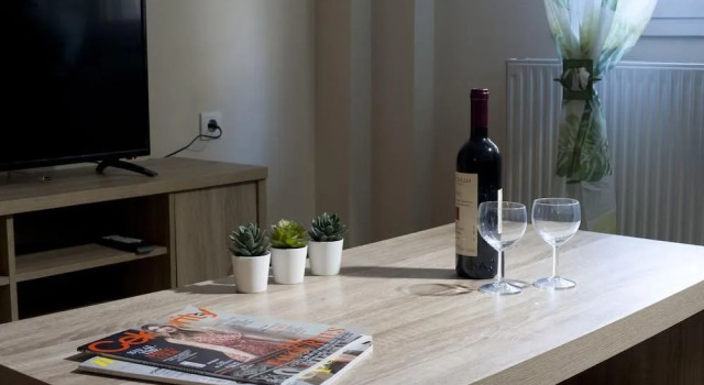 Comfortable Apartment At The Foot of The Odeon of Herodes Atticus