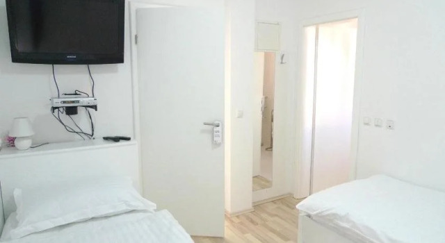 Barbati Pag, Đặt Khách sạn Khách sạn ở Kvarner có chỗ đỗ xe, Bãi đậu xe