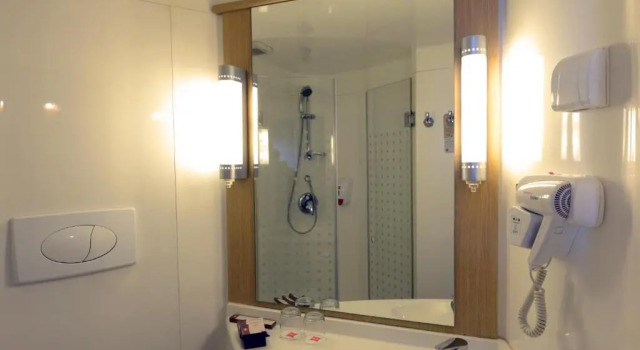 Standard Casal quarto Ibis Gading Serpong