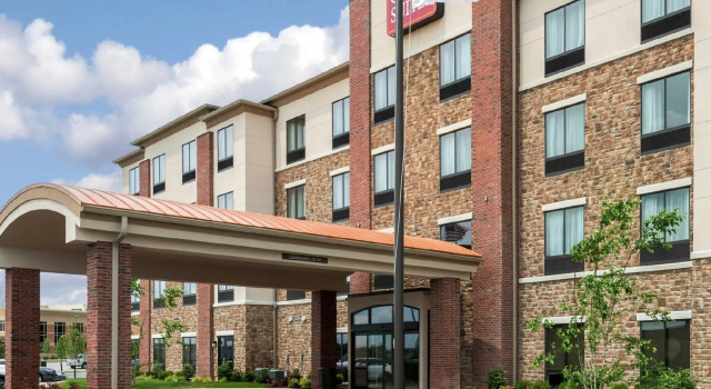 Люкс Deluxe Comfort Suites Bridgeport - Clarksburg