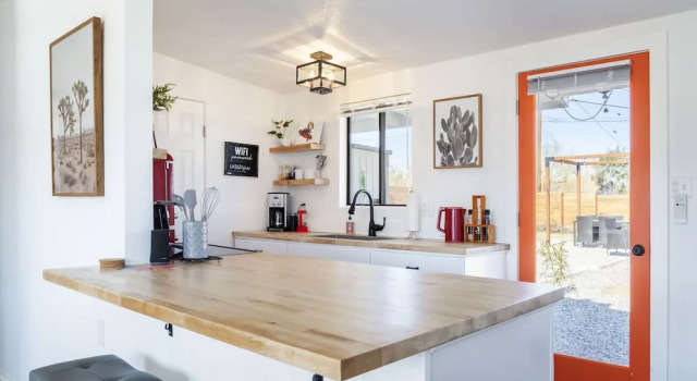 Коттедж Walpi Ranch - Joshua Tree Getaway W/ Hot Tub, Fire Pit & Bbq! 3 Bedroom Home by RedAwning