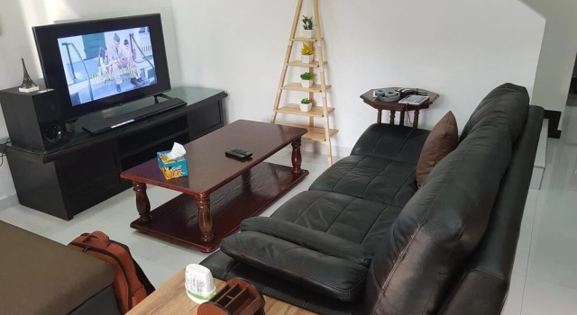Corner House Near KLIA and Sepang Circuit, Rezerwuj Hotel Labu Negeri Sembilan