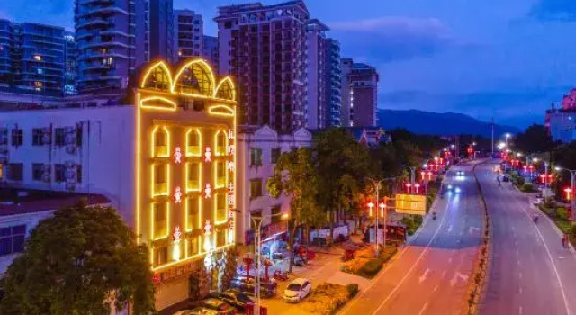 Wayalu Theme Hotel (Forest Lake Branch on March 3rd Avenue, Wuzhishan), Varaa Hotelli Wuzhishan Hainan