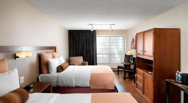 Четырёхместный номер Standard Huntingdon Hotel and Suites
