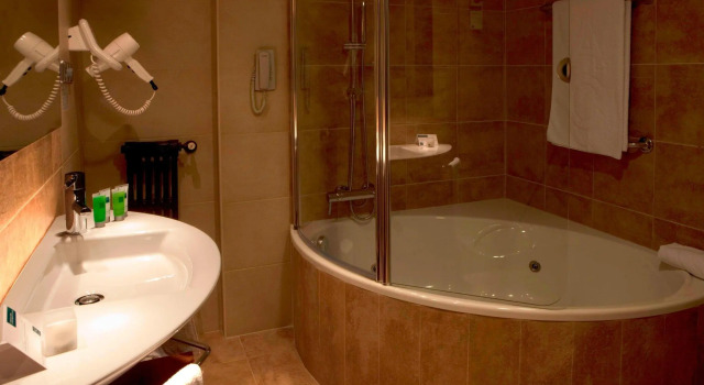 Двухместный номер Superior AC Hotel Carlton Madrid by Marriott
