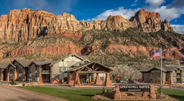 Четырёхместный люкс SpringHill Suites by Marriott Springdale Zion National Park