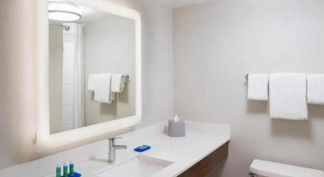 Четырёхместный номер Standard Holiday Inn Express Boca Raton - West by IHG