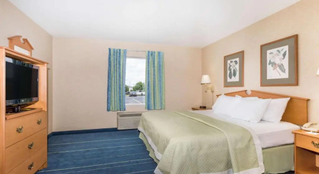 Номер Standard Days Inn & Suites by Wyndham Bridgeport - Clarksburg