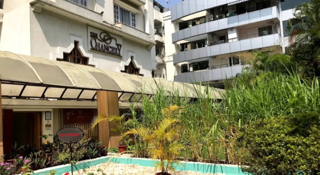 The Chancery Hotel, Varaa Hotelli Hotellit Bangalore pysäköinnillä, Pysäköinti