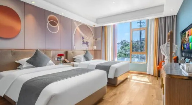 Семейный люкс Pu'er Kaibang Hotel (Meizihu Children's Hospital Shop)