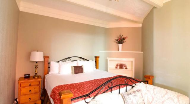 James Bay Inn Hotel & Suites