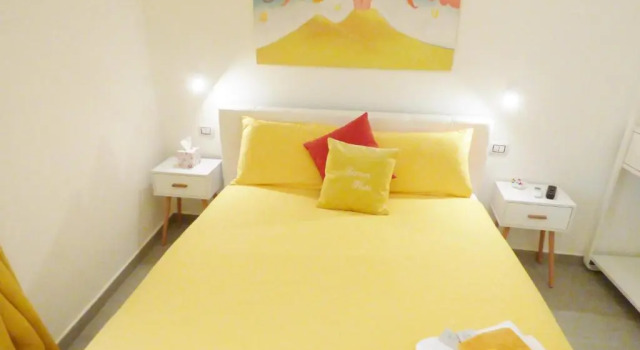 B&B Lemon Flats, Забронировать Отель «постель и завтрак» Отели Неаполя с парковкой, рядом с Кафедральный собор Неаполя, Парковка