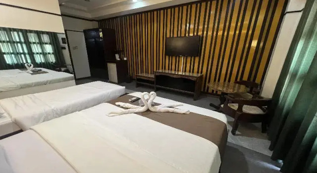 Трёхместный номер Deluxe с балконом Angeles Palace Hotel