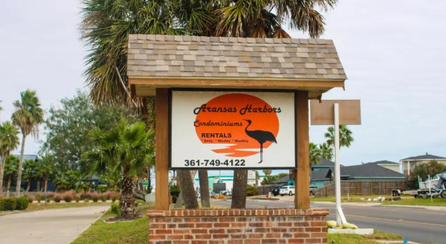 AH-F222 New 2nd Floor Condo, Close to PoolHot Tub, Near Marina & Ferry