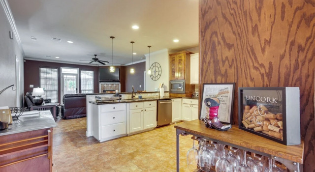 Коттедж с 3 комнатами College Station Family Home: 3 Mi to Texas A & M!