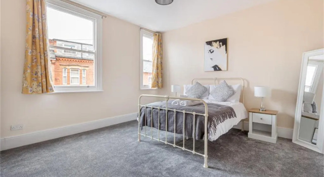 Beautiful 4 Bed House Worcester City Centre