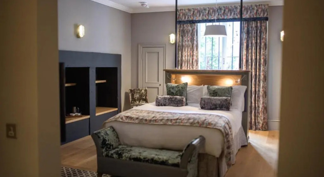 Полулюкс No11 Boutique Hotel & Brasserie