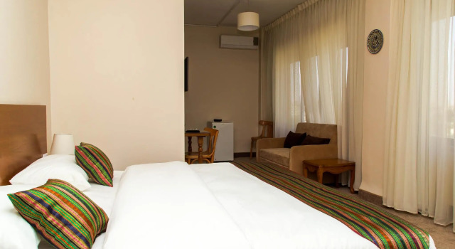 Полулюкс Antika Amman Hotel