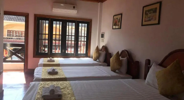 Семейный номер Standard с балконом Elephant Boutique Hotel