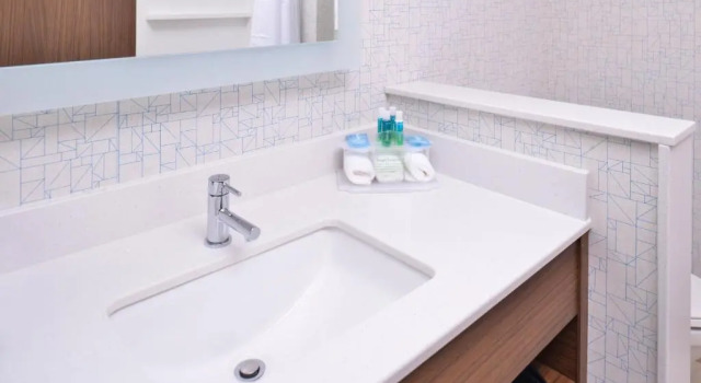 Четырёхместный номер Standard Holiday Inn Express & Suites Omaha Airport by IHG
